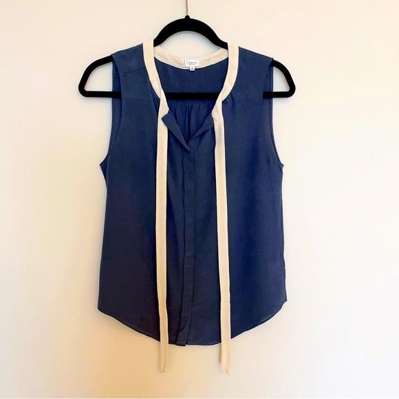 Sleeveless Navy button down blouse - Picture 1 of 2